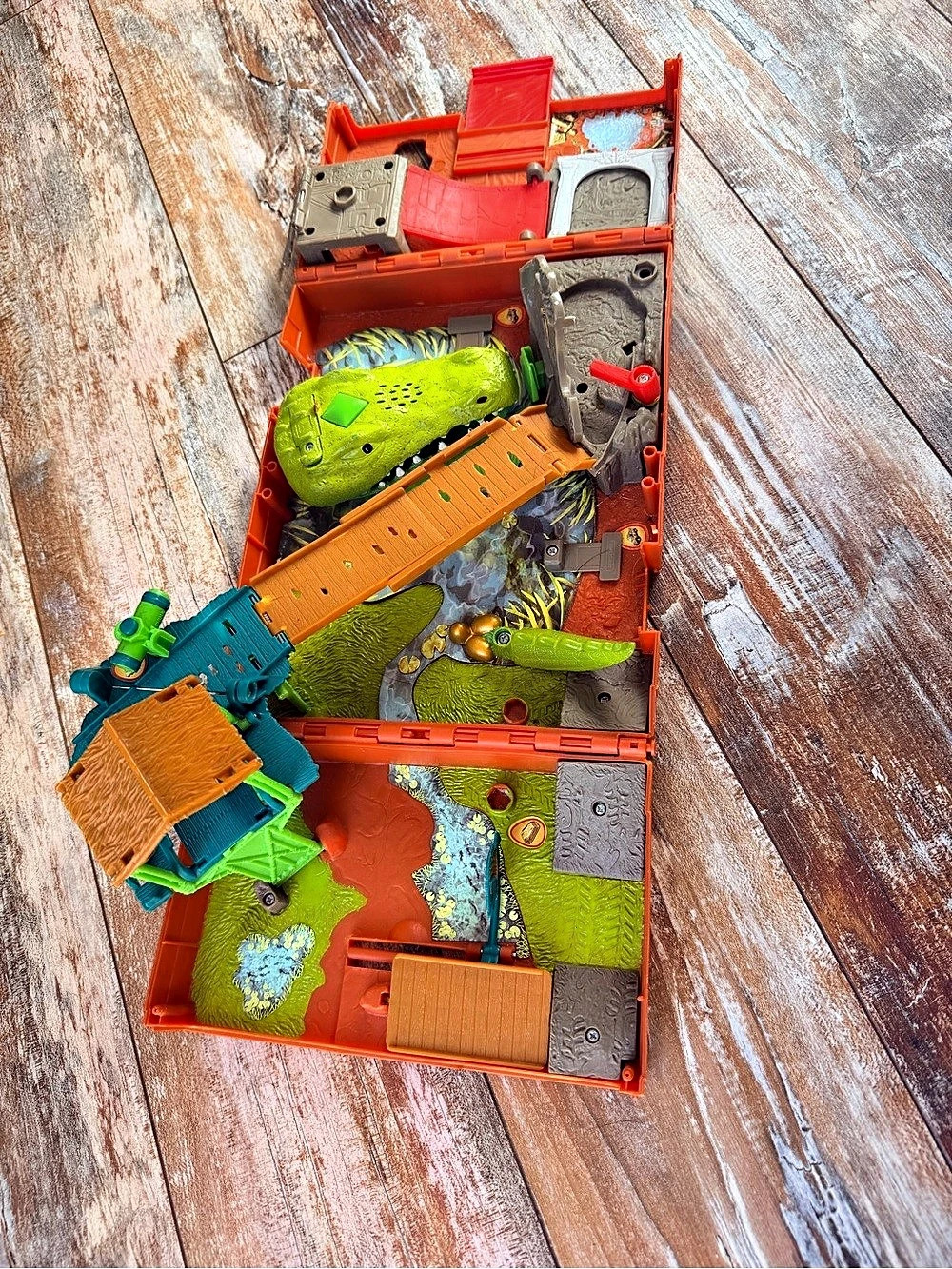 Matchbox Croc Escape Pop-Up Adventure Playset was released in 2008 by Mattel wit